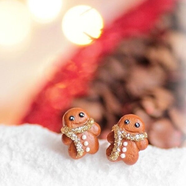 Puces d'oreilles Gingerbread men pailletés, bonhomme en pain d'épices en fimo studs, fait main en argile polymère