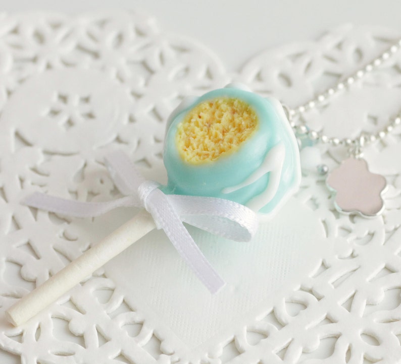 Collier Cake Pop en fimo, chaine bille argentée, noeud satin. Fait main en argile polymère image 2