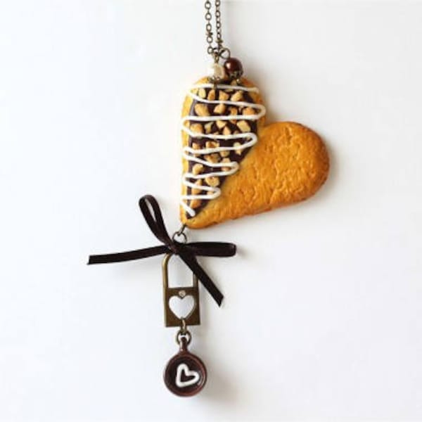 Collier Cookie coeur choco et éclats d'amandes en fimo, chaine bronze, fait main en argile polymère