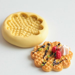 Silicone mold Liège heart round waffle for Fimo, resin, airclay, miniature