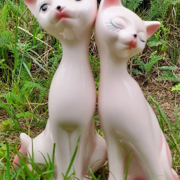 Statuettes en porcelaine japonaise couple de chats roses vintage