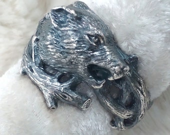 Celebrate Your Love for Wolves with our Silver 925 Wolf Ring - Ideal for Animal Lovers. A Symbol of the Wild!
