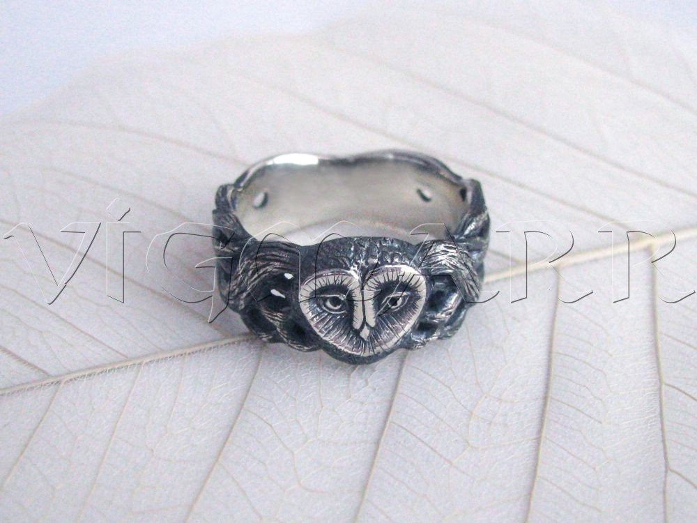 Unique Owl Ring: Crafted in Sterling Silver 925 for Owl Enthusiasts. Symbol of Wisdom and Grace. Em
