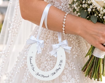 Personalised Wedding Horseshoe Keepsake for Bride & Groom, Custom Wedding Day Decoration, Newlywed Gift