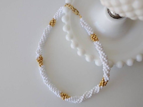 twisted seed bead vintage choker, Napier white an… - image 4