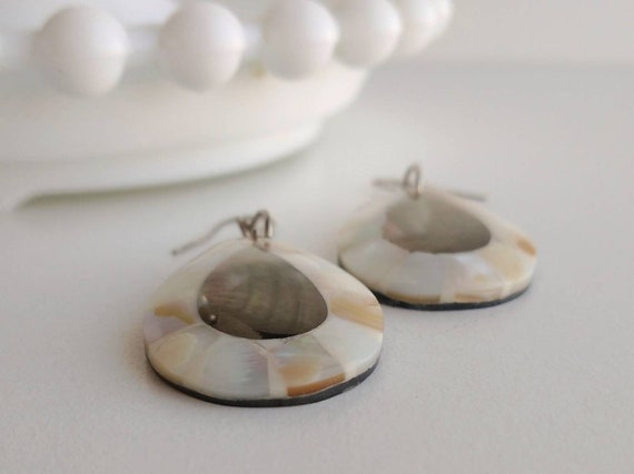 Mother of Pearl shell teardrop earrings, natural … - image 5