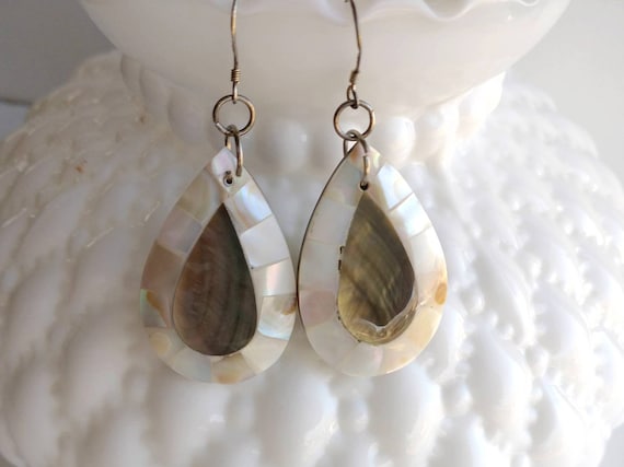 Mother of Pearl shell teardrop earrings, natural … - image 2