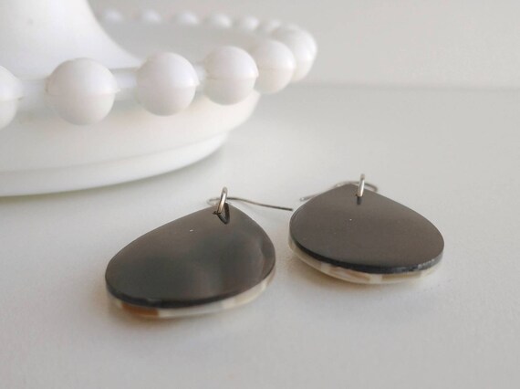 Mother of Pearl shell teardrop earrings, natural … - image 8