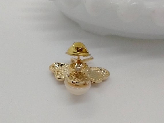 Insect lapel pin with rhinestones & faux pearl, s… - image 4