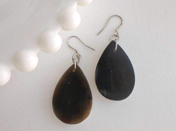 Mother of Pearl shell teardrop earrings, natural … - image 7