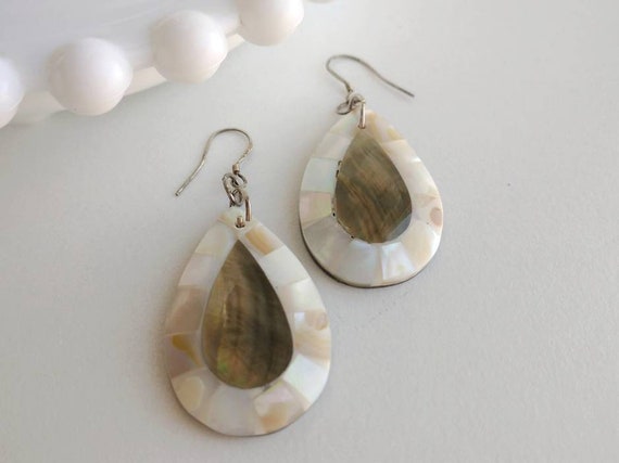 Mother of Pearl shell teardrop earrings, natural … - image 3