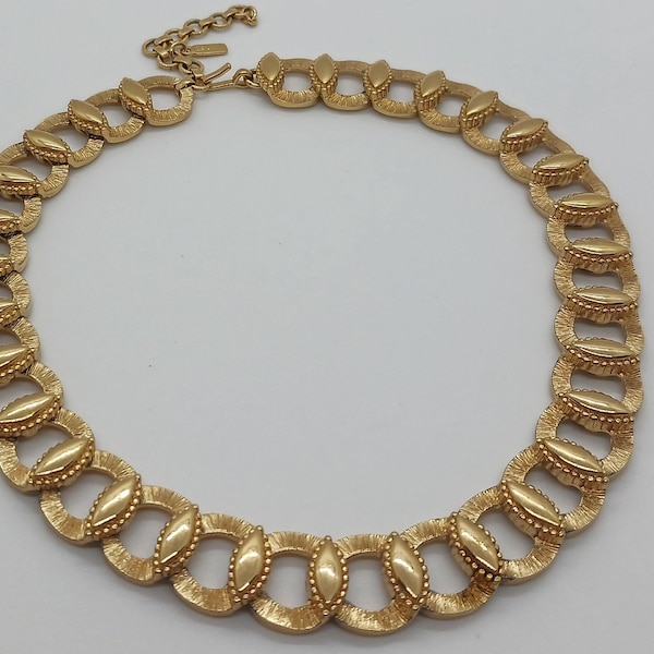 Chic Vintage Monet Choker - Geometric Design with Intricate Circle Patterns in Gold Tone