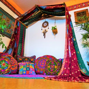 Dosel de cama bohemio - dosel de sari con soporte de pared tallado a mano - rincón de meditación - cortina de cama sari hippie - dormitorio indio