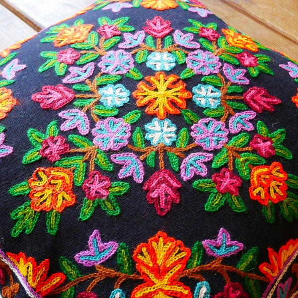 Großes Kissen 60x60 - Bodensitzkissen Bezug "Shanti" Für Bodensitzecke| Kashmiri Dekokissen - Bodenkissen Hülle - Yoga Geschenk | Nur Bezug