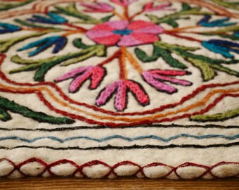 フロアマット - 瞑想マット - 小さな手織りフェルト刺繍ラグ