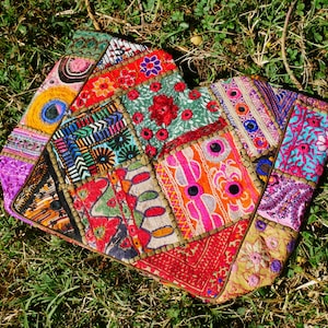 Hippie Hobo Tasche, boho Schultertasche, handgefertigte Patchwork Tasche, Beuteltasche, Festivaltasche, bunte Damentasche, Hippie ethnochic Bild 7