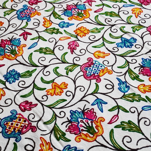 Indische bestickte Decke, Kashmiri Crewel Bettüberwurf, von Hand bestickt, Blumenmuster, boho, ethno, bunt, Doppelbett, Indien Decke