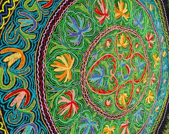 Runder Woll Teppich Kashmiri Namda hand gefilzt und bestickt | Blumenmuster Mandala | bunter Teppich für Schlafzimmer oder Wohnzimmer