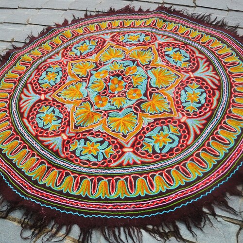 Round rug - Mandala rug hand embroidered | Felted wool rug "Namda" from Kashmir | Persian Oriental Bohemian Decor |