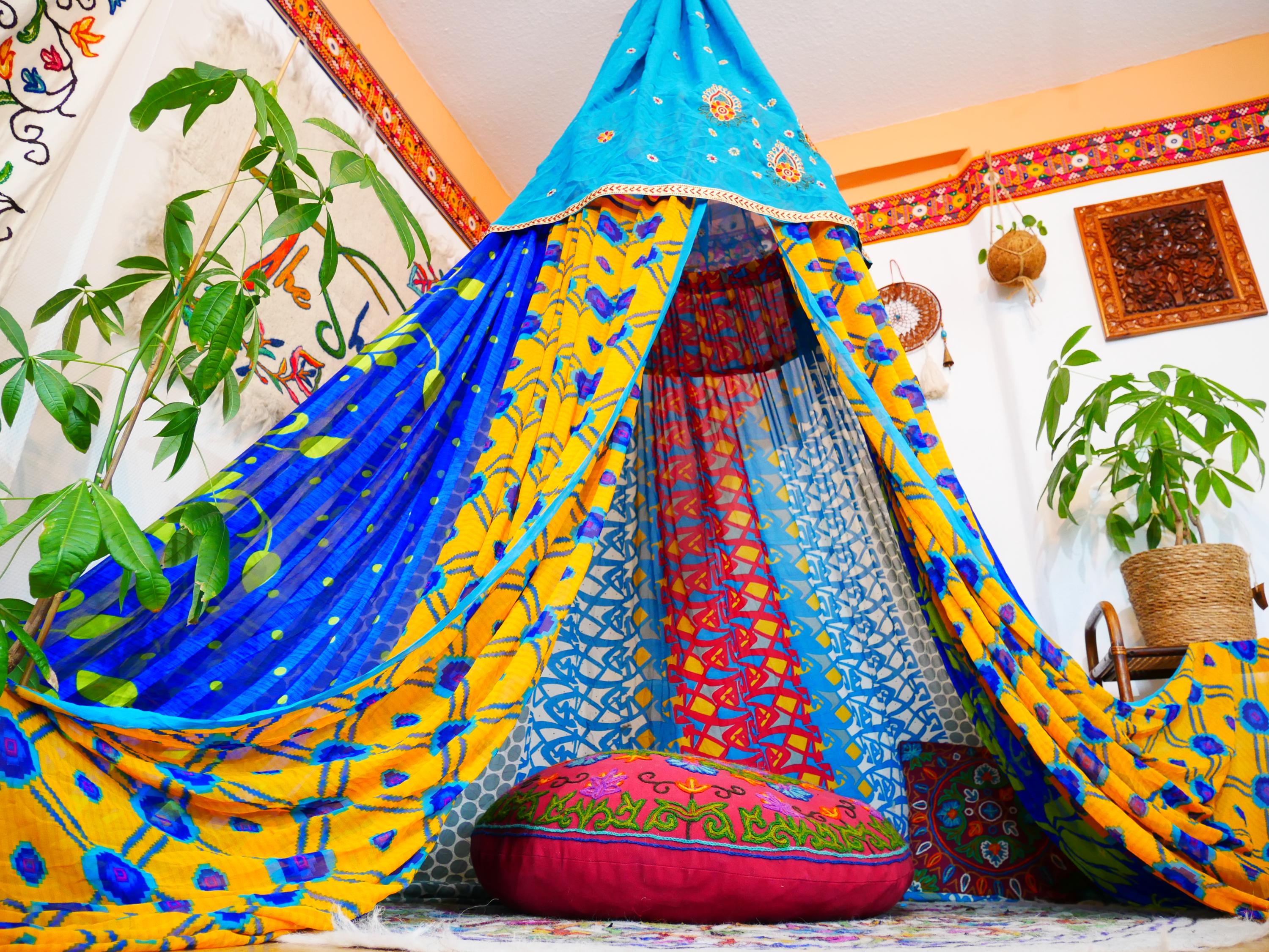 Boho hanging tent - Bed canopy -  Indian Saree Baldachin | bohemian bedroom - meditation - floor seating area | Hippie decor tent