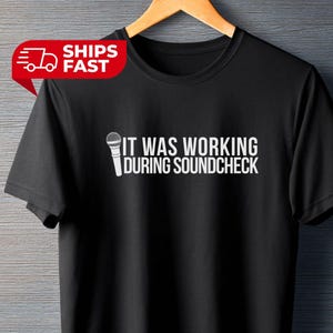 Camiseta "Estava Funcionando Durante a Passagem de Som" - Camiseta de Engenheiro de Som, Camiseta Gráfica de Técnico de Áudio, Camiseta Divertida para DJ, Presente para Louvor e Som na Igreja, Roupa para Equipe de Som