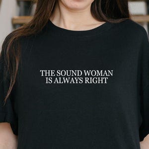 Camiseta "A Mulher do Som Está Sempre Certa", Camiseta para Engenheira de Áudio Feminina, Camiseta para Técnico de Som ao Vivo, Presente para Equipe de Áudio e Vídeo da Igreja, Camiseta para Técnico de Som da Equipe de Louvor