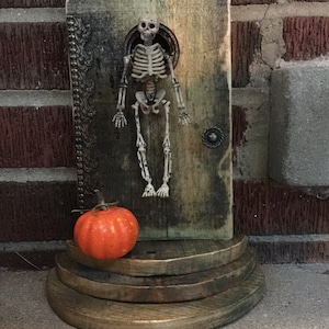 Miniature Skeleton, Miniature Dollhouse Skeleton, Miniature Fairy Garden Skeleton, Miniature Halloween Skeleton