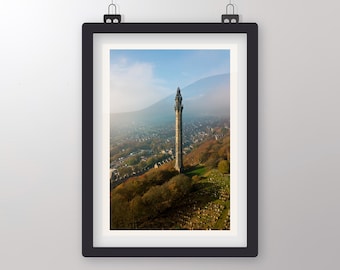 Impresión fotográfica de la Torre Wainhouse entre la niebla – Fotografía de paisajes