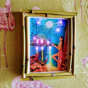Cadre en bambou lumineux tiki, souvenirs de lune de miel polynésiens hawaïens tropicaux des années 50, cadeau de maison d'été rockabilly exotique de plage suspendu au mur image 6
