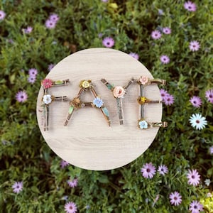Lettere di ramoscello 6" cartello personalizzato da parete con nome per bambina fiori bosco stravagante asilo nido regalo per baby shower cameretta per bambini rustico iniziale rami muschio