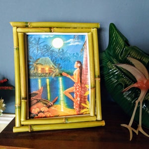 Cadre en bambou lumineux tiki, souvenirs de lune de miel polynésiens hawaïens tropicaux des années 50, cadeau de maison d'été rockabilly exotique de plage suspendu au mur image 5