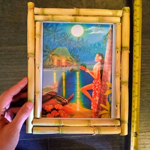 Cadre en bambou lumineux tiki, souvenirs de lune de miel polynésiens hawaïens tropicaux des années 50, cadeau de maison d'été rockabilly exotique de plage suspendu au mur image 7