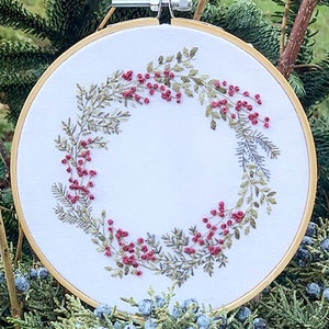 Christmas Wreath Hand Embroidery Kit | Beginner Embroidery Kit l DIY Kit for Women l Holiday Needlework Kit l Embroidery Hoop Art