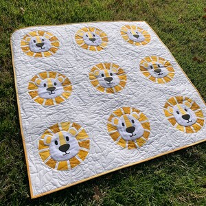 Dandy Lions Baby Quilt image 4