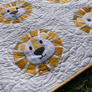 Dandy Lions Baby Quilt image 6