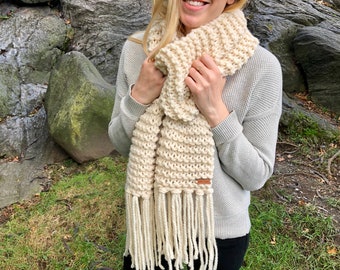 Knitting Pattern // Chunky Knit Scarf // Fringe Scarf // Beginner