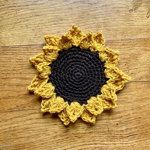 Sunflower coasters | sunflower gift | handmade floral best matt | crochet wall hanging | mug rug | sunflower knitted | gift for friend