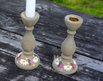 Castiçais de madeira vintage esculpidos à mão: conjunto de castiçais florais suecos