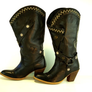 Botas de cuero BRONX Eu 38 UK 5 US 7,5 Botas bordadas Botas de vaquero de cuero real Botas negras para mujer Botas altas con tacón remachado hasta la rodilla