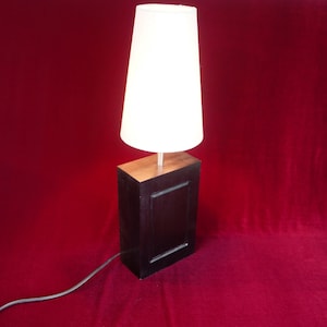 Vintage tafellamp, antieke houten witte lamp, bureaulamp, witte lamp, pianolamp, nachtstandlamp, romantisch licht. Decoratieve lamp