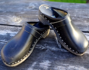 Vintage Black Leather Wood Clogs: Swedish Boho Platform Shoes (EUR 30)
