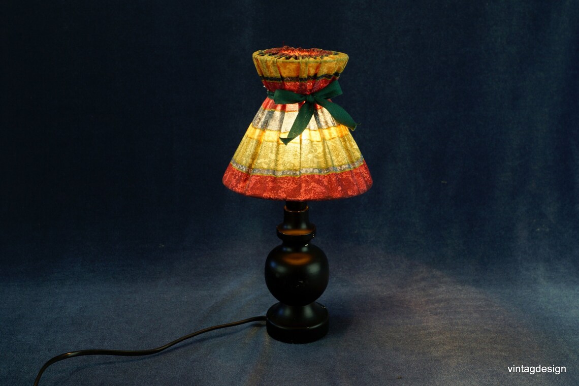 Vintage Swedish Table Lamp: Antique Wooden Bedside Lamp, foto 4 di 5