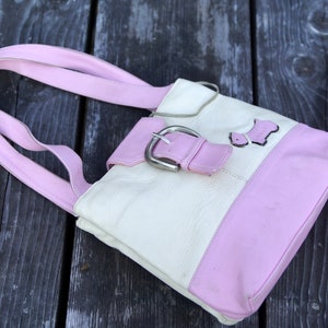 sac à main vintage. Sac à main en cuir véritable.Un sac à main en cuir véritable beige / rose très classe et pratique. Sac rétro moderne pour femmes. Cadeau pour fille