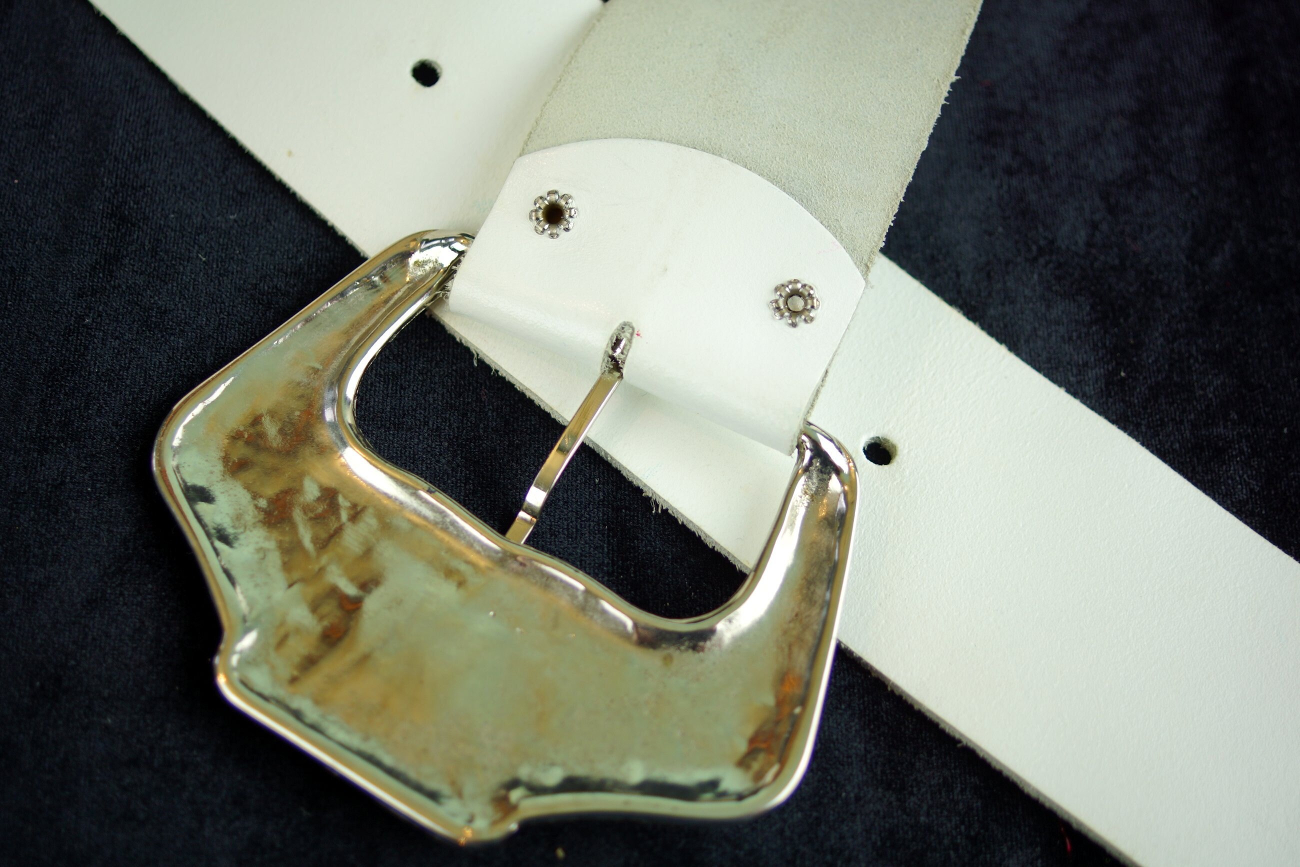 Vintage White Leather Belt: Brass Buckle, Made in Italy (96  display picture 2