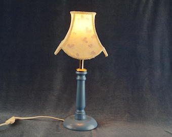 Vintage Tischlampe, antike Holzlampe, Nachttischlampe, romantisches Licht.