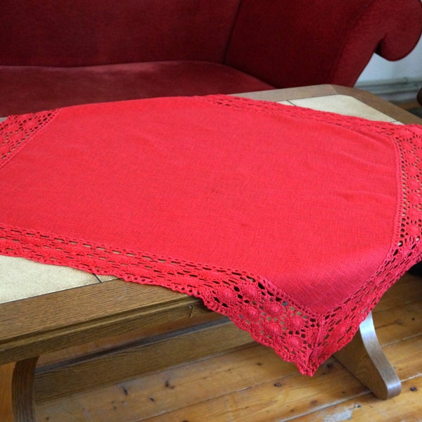 Tablecloth. Red vintage tablecloth with red crocheted edges. Square tablecloth. 92 cm x 92 cm Natural linen tablecloth. Natural and Rustic
