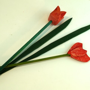 2x Vintage schwedische Holzblumen, rote hölzerne Tulpe Handgefertigte skandinavische Wohndekor schwedische Holzblumen Wohnkultur