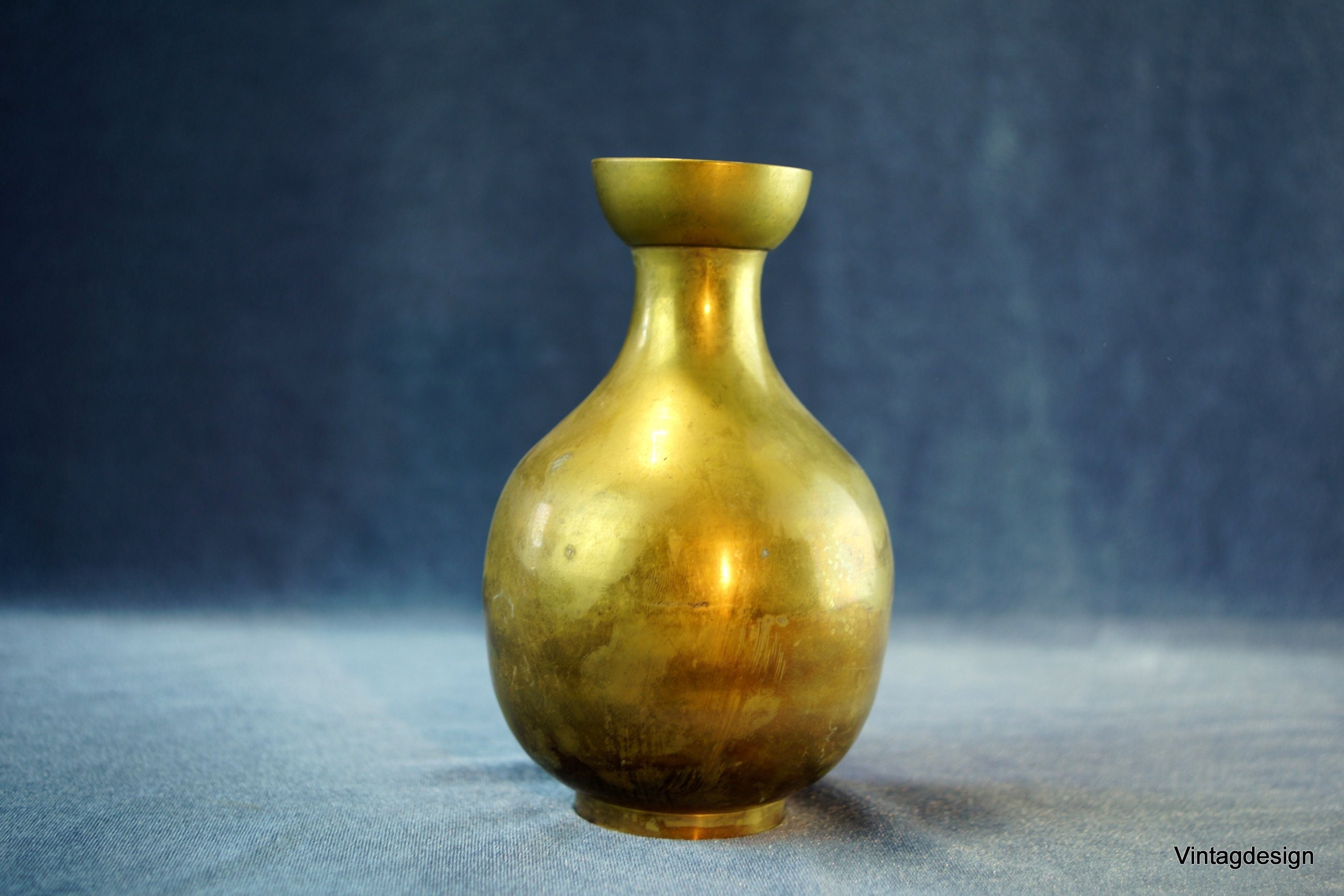 ヴィンテージの真鍮製花瓶：手作りの黄金の水差し、素朴な装飾 - Etsy 日本