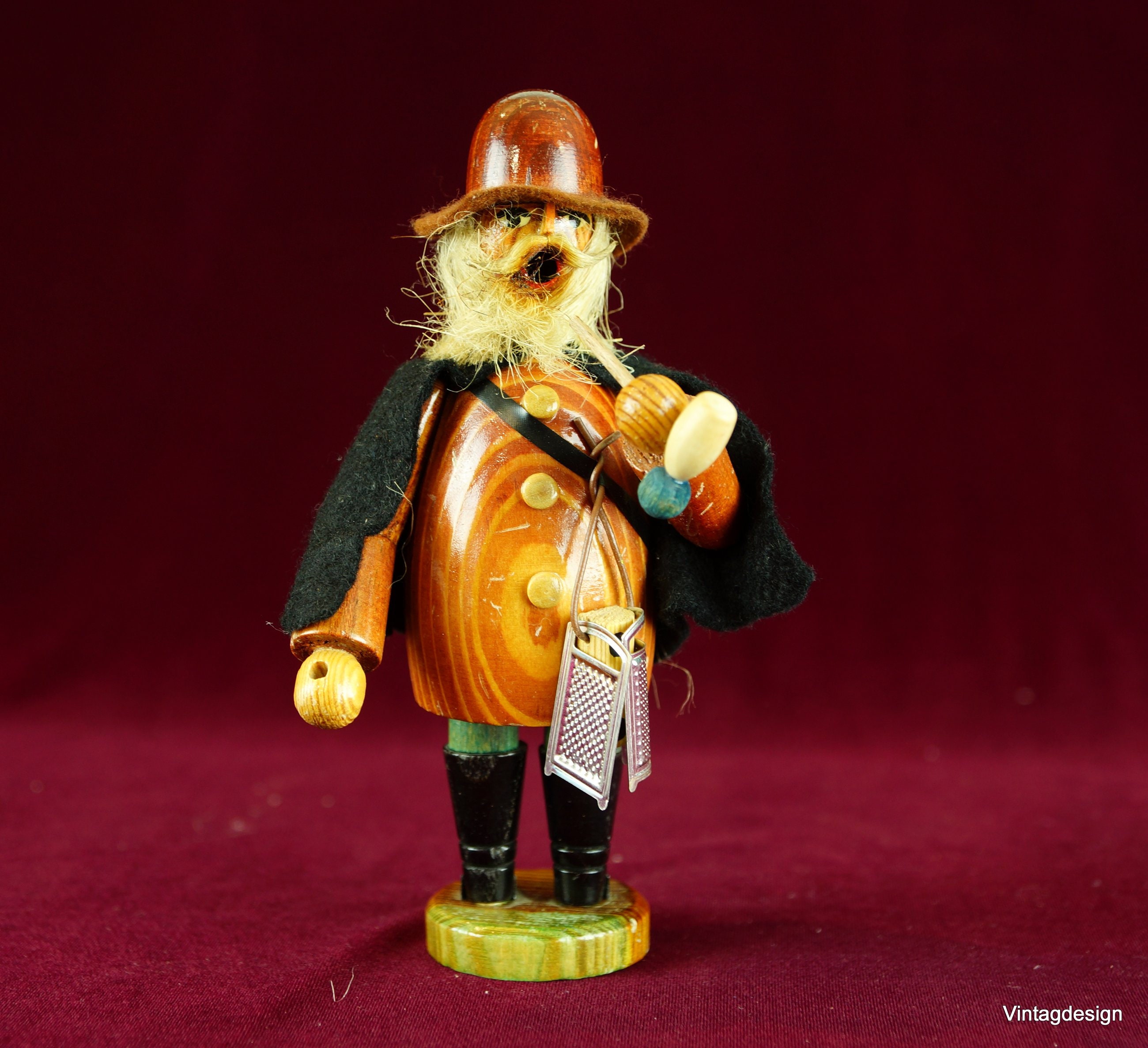 スウェーデン　手彫り　木彫置物　 人形　ヨーロッパ　木彫　工芸品美術品ビンテージ スウェーデン 手彫り 木彫置物 人形 ヨーロッパ 木彫 工芸品美術品