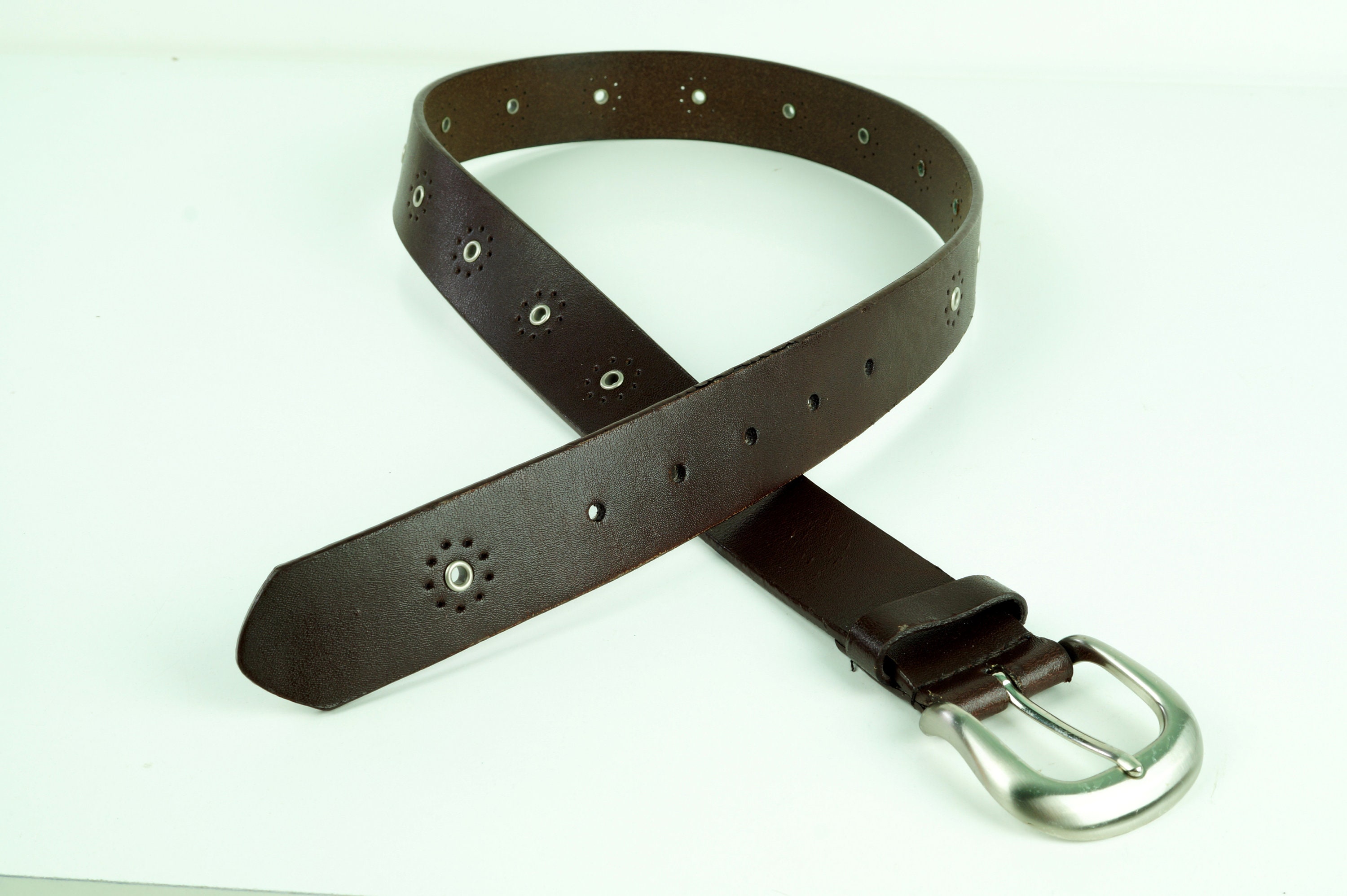 LEVIS Genuine Leather Belt: Brown Retro Fashion with Brass Buckle